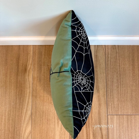 Halloween Reversible Velvet Spider Throw Pillow Turquoise Green - Hyde & EEK! - Picture 8 of 14